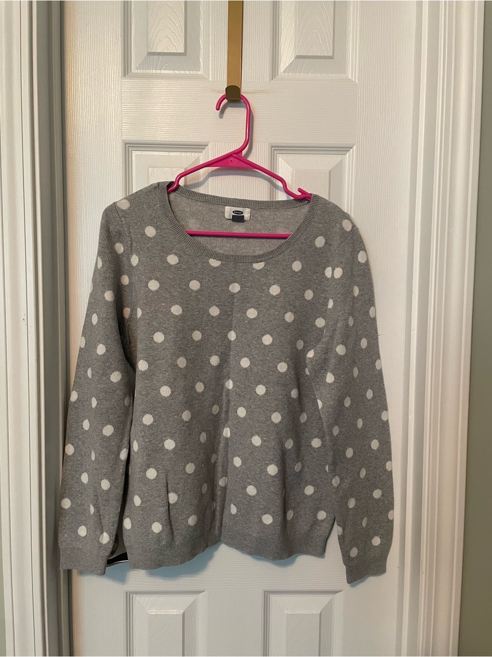 Old Navy women's gray and white polka dot crewneck pullover sweater.